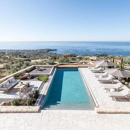 Villa Amani Living