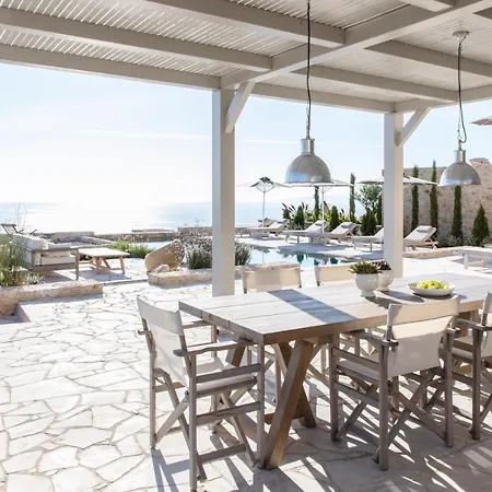 Villa Amani Living