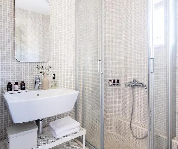 Amani Living Stoúpa